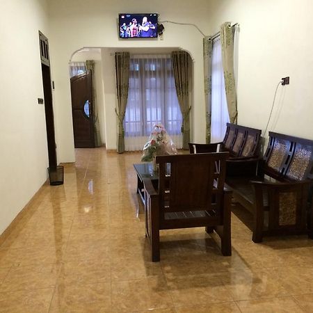 Shakila Guest House Malang Luaran gambar