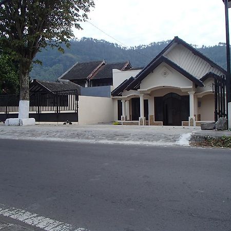 Shakila Guest House Malang Luaran gambar