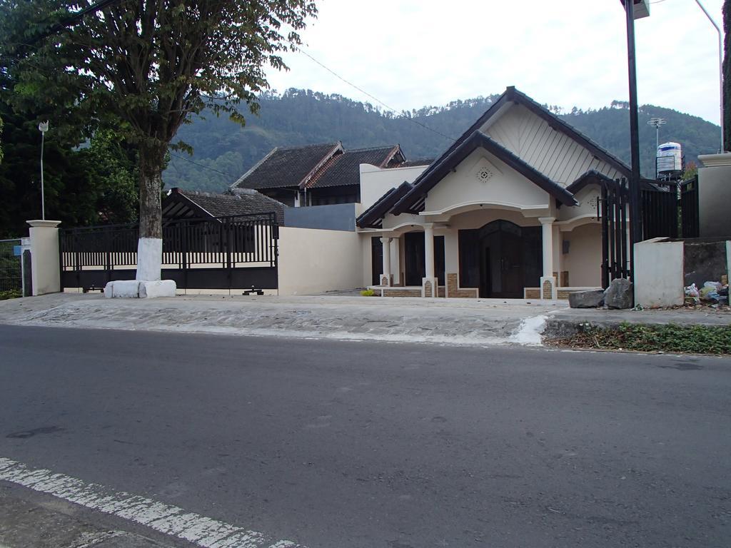 Shakila Guest House Malang Luaran gambar